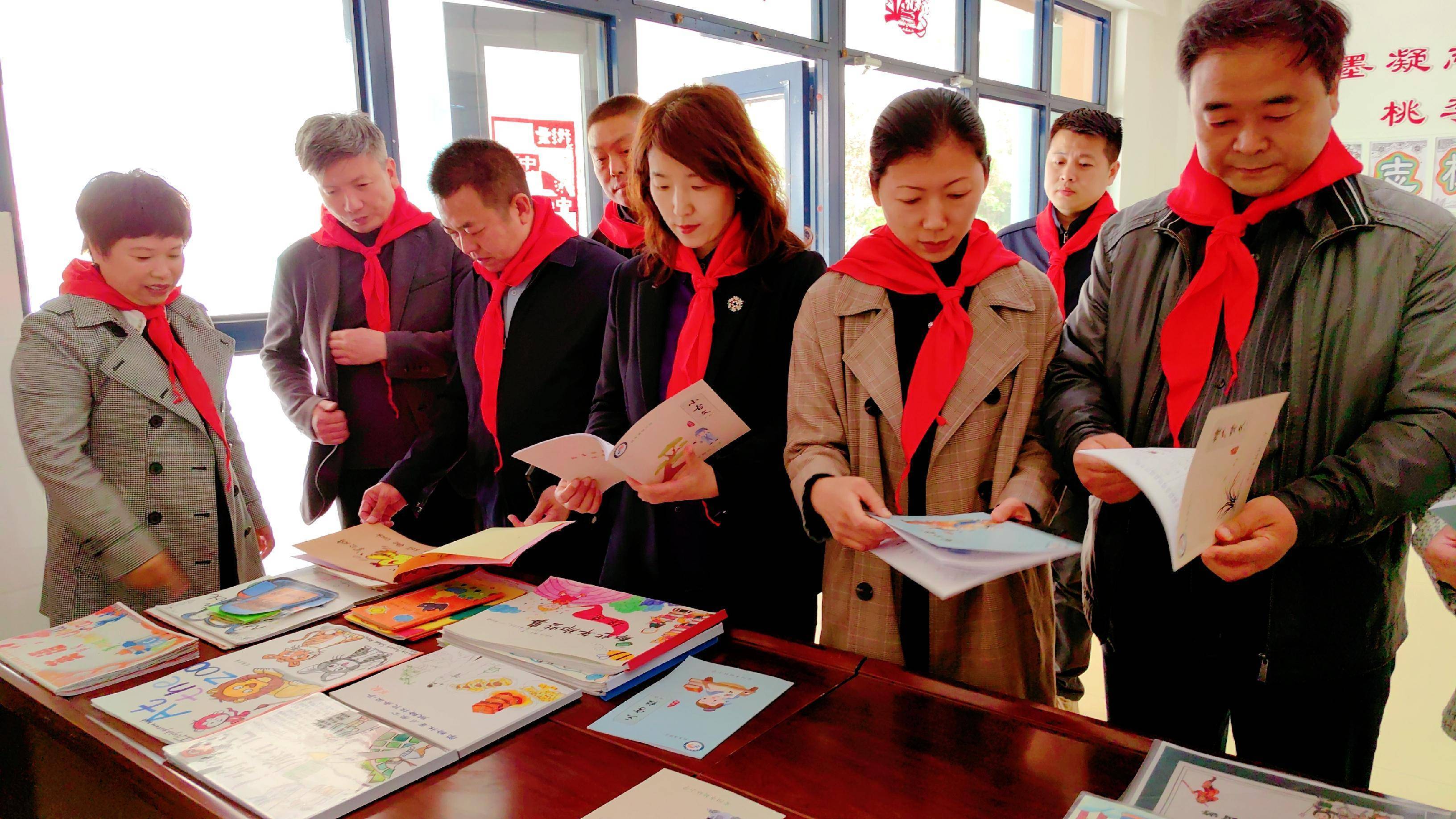 书香润校园 爱心助成长——中研文化艺术工作委员会主席林膑向黄河交通学院捐赠图书并组织文化交流活动